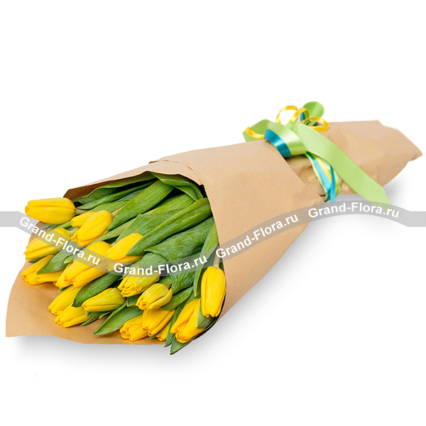 25 желтых тюльпанов в крафт-бумаге