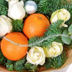 Чудесная зима - букет из белых роз и апельсинов 2